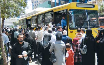 بحران گازوئیل خطوط واحد شهری، صفهای طولانی اتوبوسها و نارضایتی مسافران