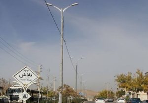 روند تکمیل پروژه روشنایی بلوار تلاش غربی در شهرک رکن‌آباد