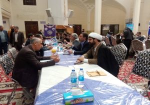 میز خدمت اداره کل تبلیغات اسلامی فارس در حرم شاهچراغ(ع) به مناسبت دهه فجر