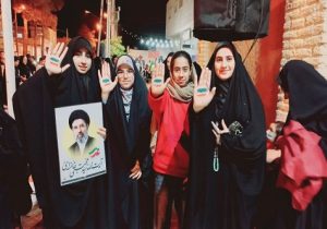 مراسم تجدید بیعت دانش‌آموزان سروستانی با رهبر شهید و دانش‌آموزان شهید میناب