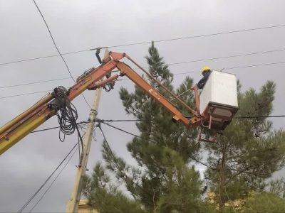 تعمیر ۱۰ فیدر بحرانی شرکت توزیع نیروی برق استان فارس تا پایان شهریورماه