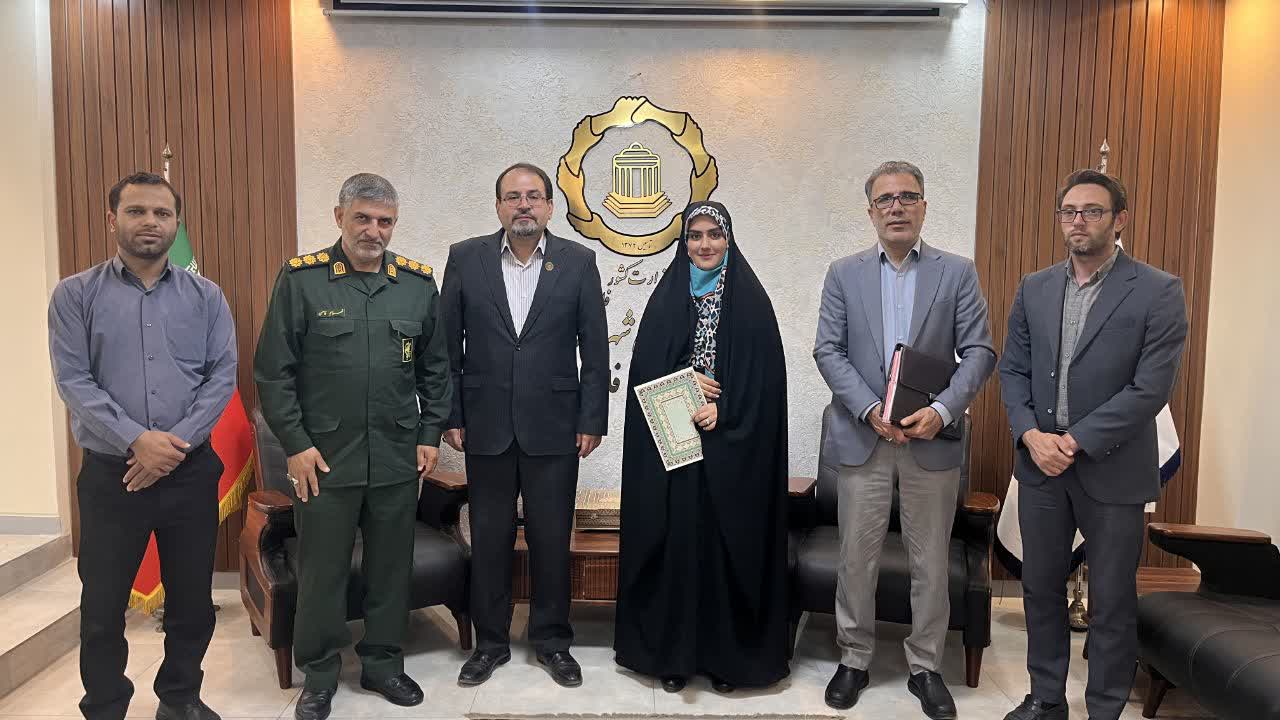 یک زن فرمانده پایگاه بسیج سازمان همیاری فارس شد یک زن فرمانده پایگاه بسیج سازمان همیاری فارس شد